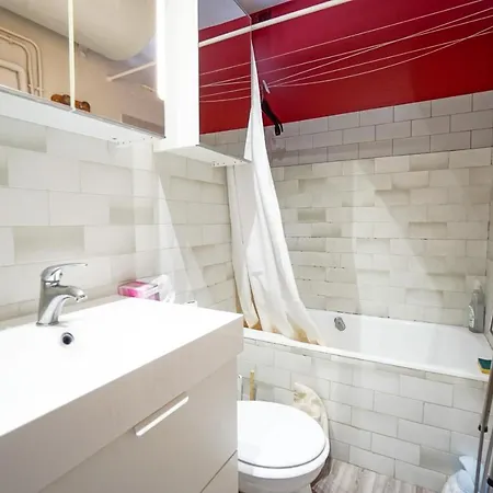 Bright Apartment In A Lively Area In Paris Paris